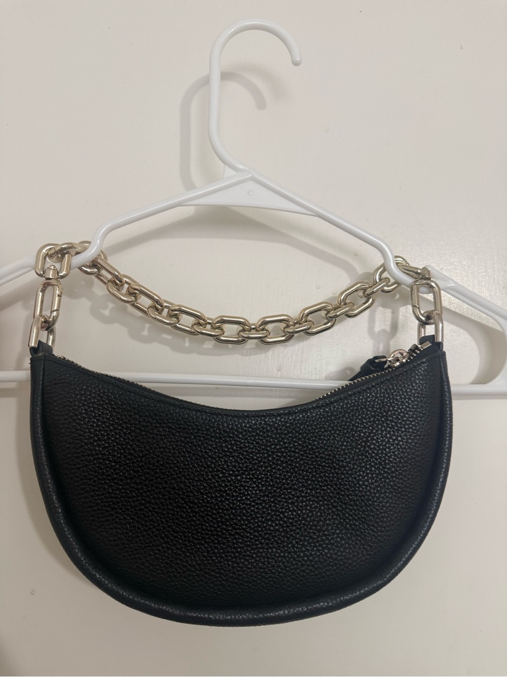 kate spade Black Pebbled Leather Crescent Shoulder Bag with Gold Chain - Picture 3 of 4